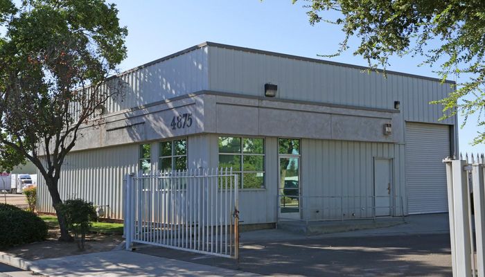 Warehouse Space for Rent at 4875-4877 W Jennifer Ave Fresno, CA 93722 - #3