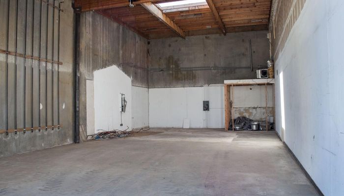 Warehouse Space for Rent at 13470 Manhasset Rd Apple Valley, CA 92308 - #20