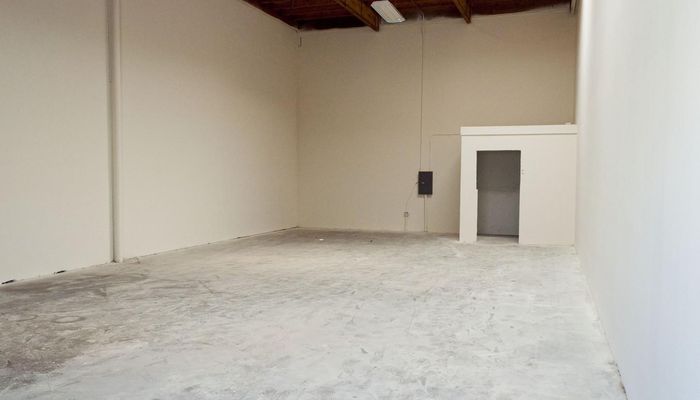 Warehouse Space for Rent at 13470 Manhasset Rd Apple Valley, CA 92308 - #4