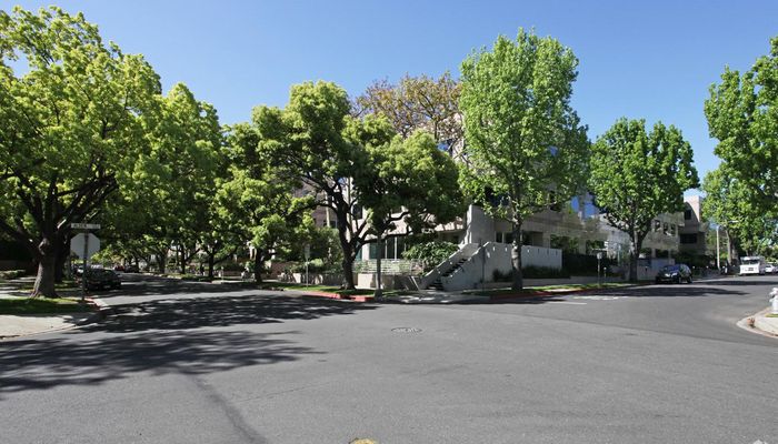 Office Space for Rent at 335-345 N Maple Dr Beverly Hills, CA 90210 - #9