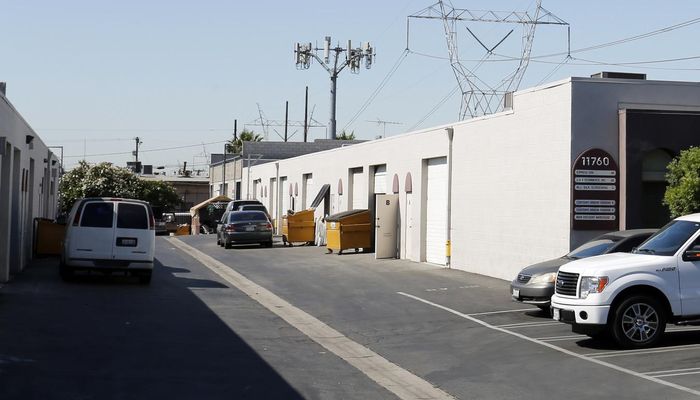 Warehouse Space for Rent at 11760 Roscoe Blvd Sun Valley, CA 91352 - #4