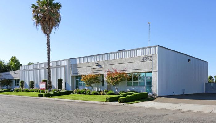 Warehouse Space for Rent at 4875-4877 W Jennifer Ave Fresno, CA 93722 - #1