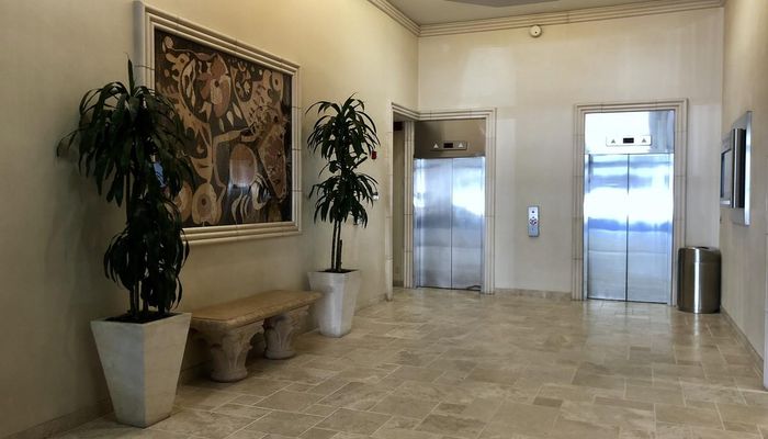 Office Space for Rent at 200-250 N Robertson Blvd Beverly Hills, CA 90211 - #4