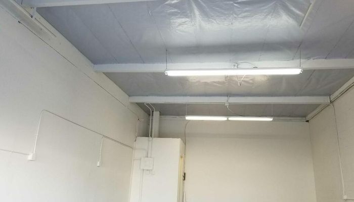 Warehouse Space for Rent at 14805-14817 Oxnard St Van Nuys, CA 91411 - #10