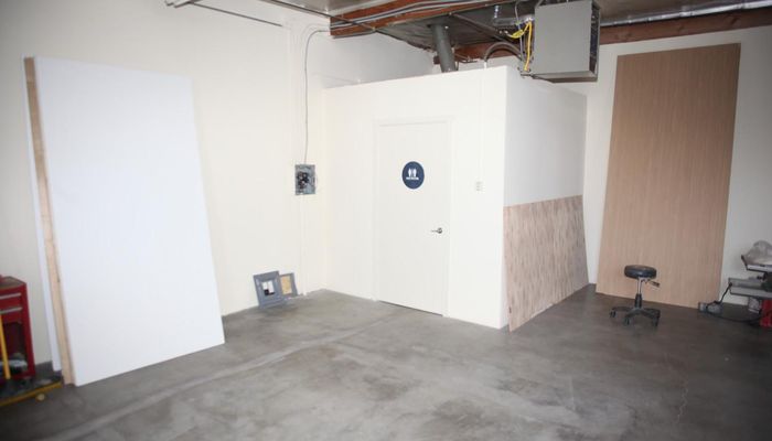 Warehouse Space for Rent at 18701-18717 Parthenia St Northridge, CA 91324 - #14