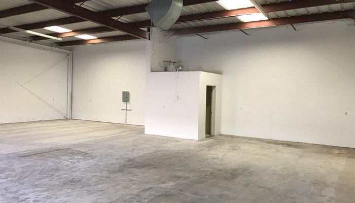Warehouse Space for Rent at 13877 Pioneer Rd Apple Valley, CA 92307 - #12