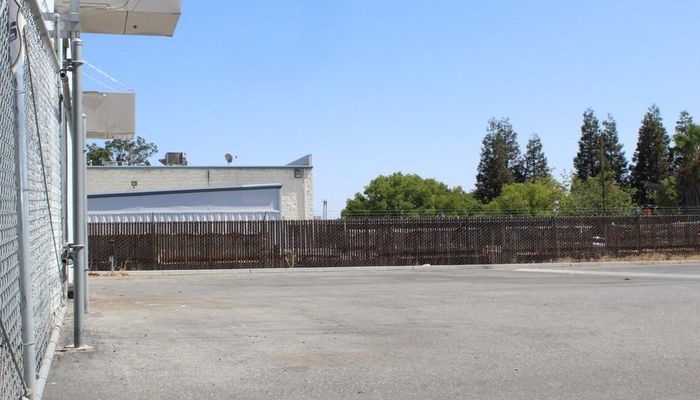 Warehouse Space for Rent at 5221 Gilmore Ave Bakersfield, CA 93308 - #14