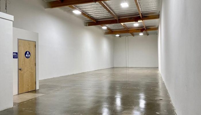 Warehouse Space for Rent at 18320-18330 Oxnard St Tarzana, CA 91356 - #7