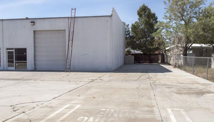 Warehouse Space for Rent at 13470 Manhasset Rd Apple Valley, CA 92308 - #15