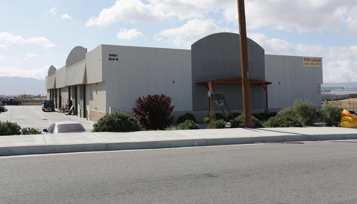 Warehouse Space for Rent at 10881 Santa Fe Ave Hesperia, CA 92345 - #4