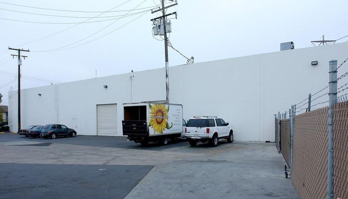 Warehouse Space for Rent at 401 W Dyer Rd Santa Ana, CA 92707 - #8