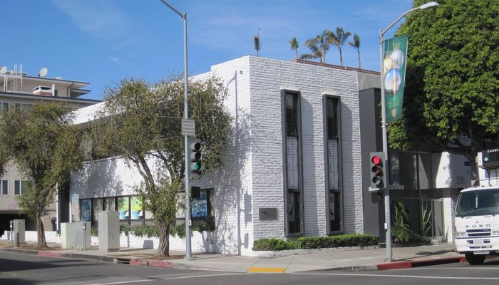 Office Space for Rent at 201-205 N Robertson Blvd Beverly Hills, CA 90211 - #3
