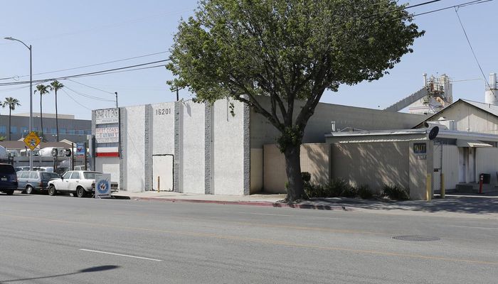 Warehouse Space for Sale at 15201 Oxnard St Van Nuys, CA 91411 - #3