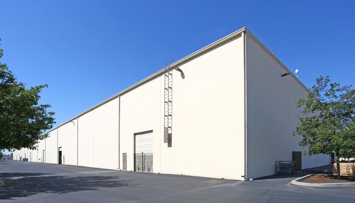Warehouse Space for Rent at 7940 W Doe Ave Visalia, CA 93291 - #4