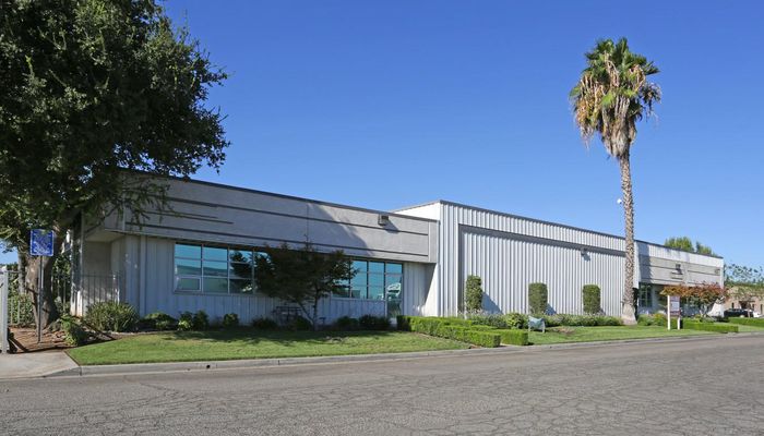 Warehouse Space for Rent at 4875-4877 W Jennifer Ave Fresno, CA 93722 - #4