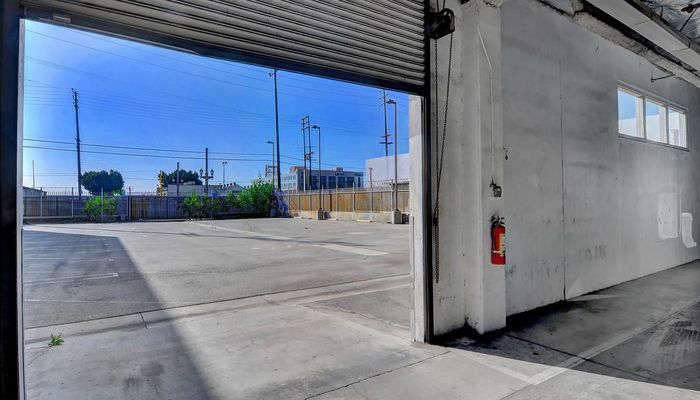 Warehouse Space for Rent at 2444 Porter St Los Angeles, CA 90021 - #136