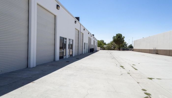 Warehouse Space for Rent at 13470 Manhasset Rd Apple Valley, CA 92308 - #2