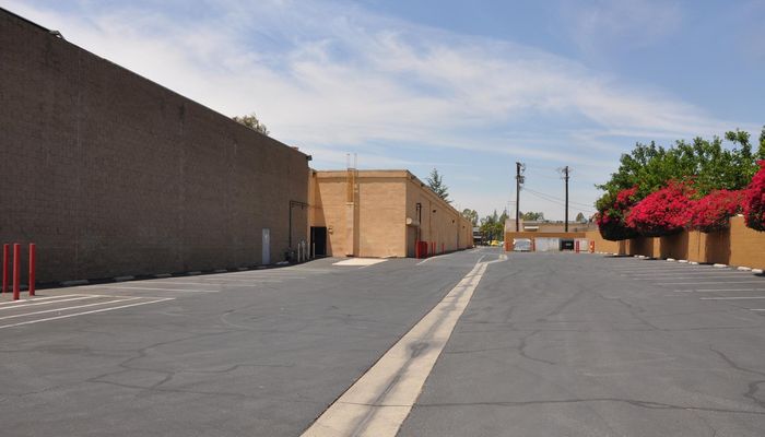 Warehouse Space for Rent at 9765 Sierra Ave. Fontana, CA 92335 - #4